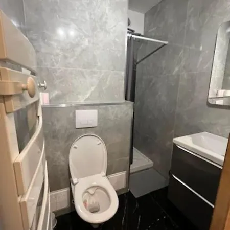 Studio Meuble Front De Mer Proche Aeroport De Nice 생로랑뒤바르